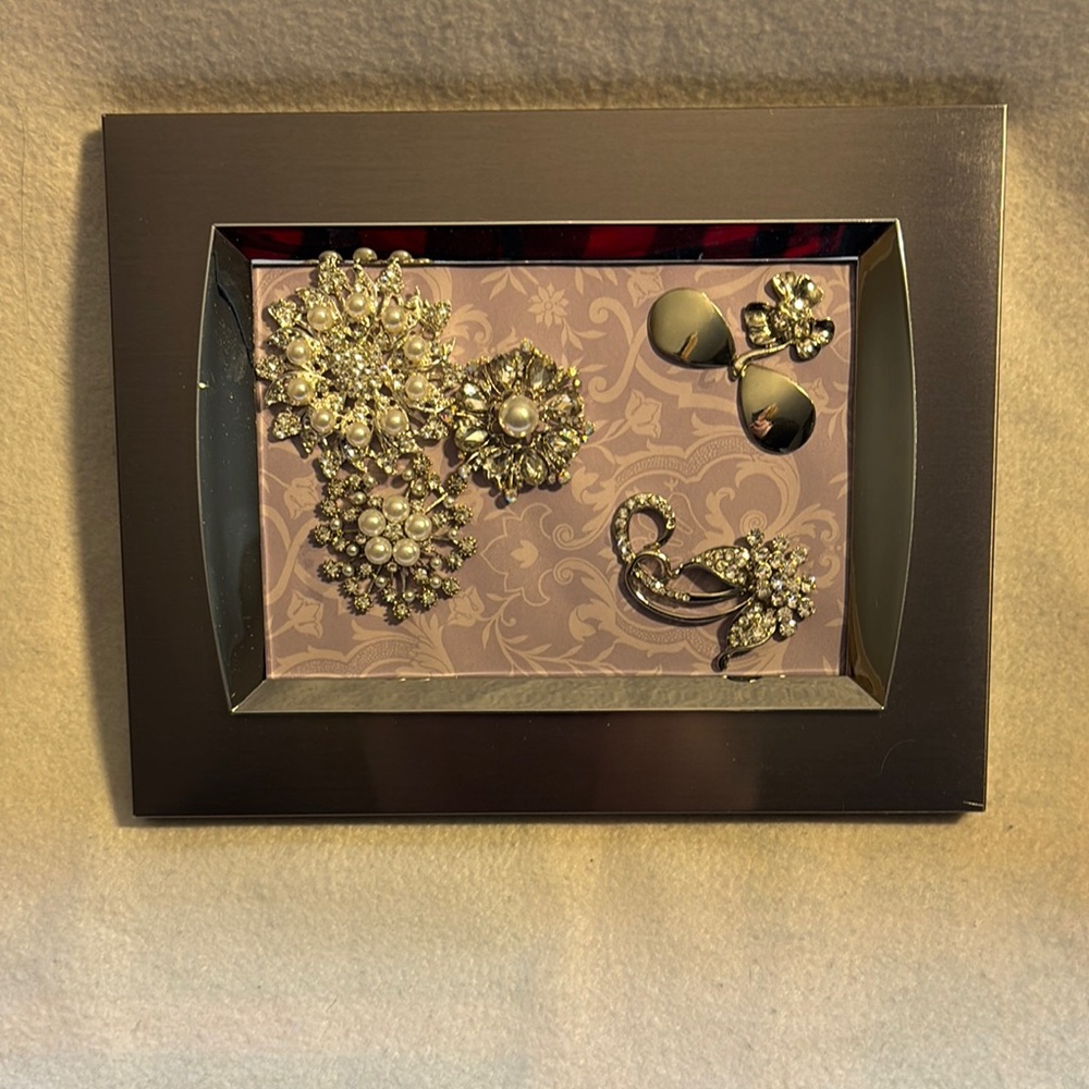 Elegant Silver and Pearl jewelry art